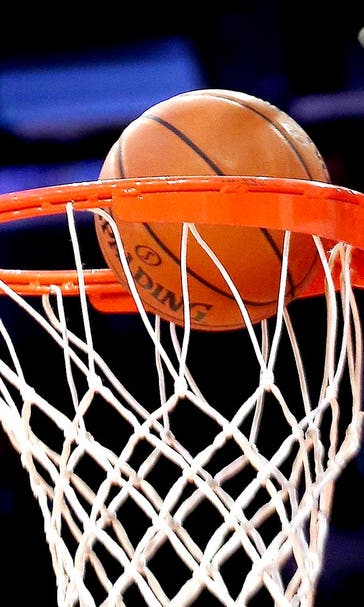 Hammon scoreless in her first game since being hired by Spurs